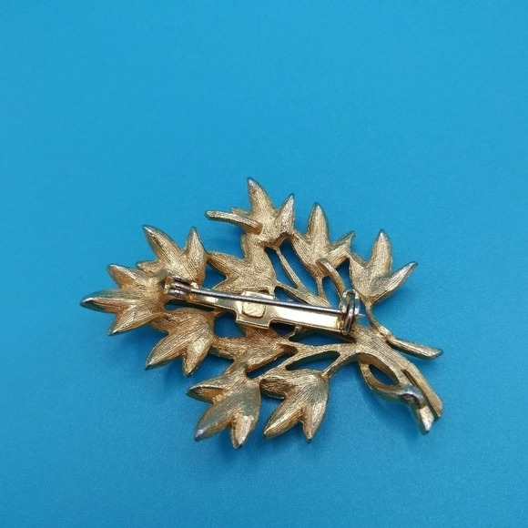 Vintage 1960s Gold Tone Fashion Multi Leaf Design Brooch Pin 2" - Picture 4 of 6